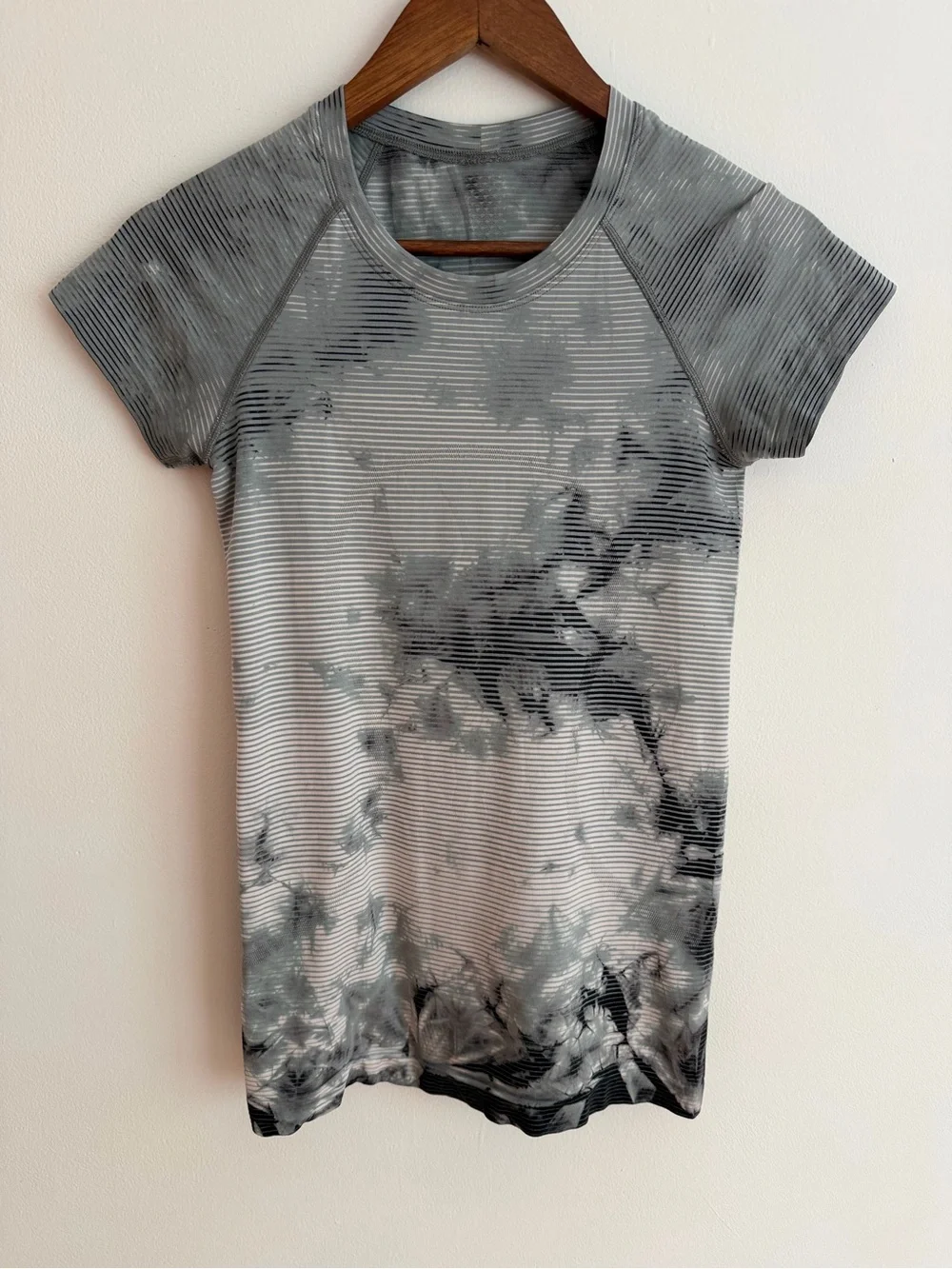 Lululemon Swiftly Tech Short Sleeve Tee Shibori Stripe Graphite Grey Size 4